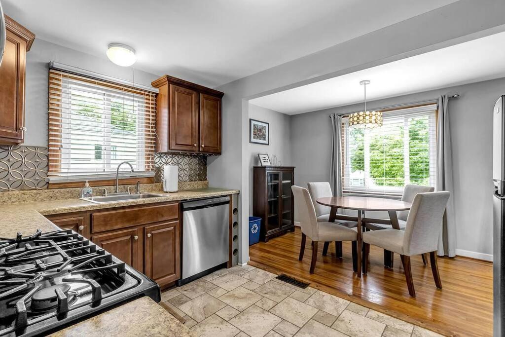 Gorgeous 2 Queen Bedroom Apartment In North Buffalo With 70 Inch Tv 外观 照片