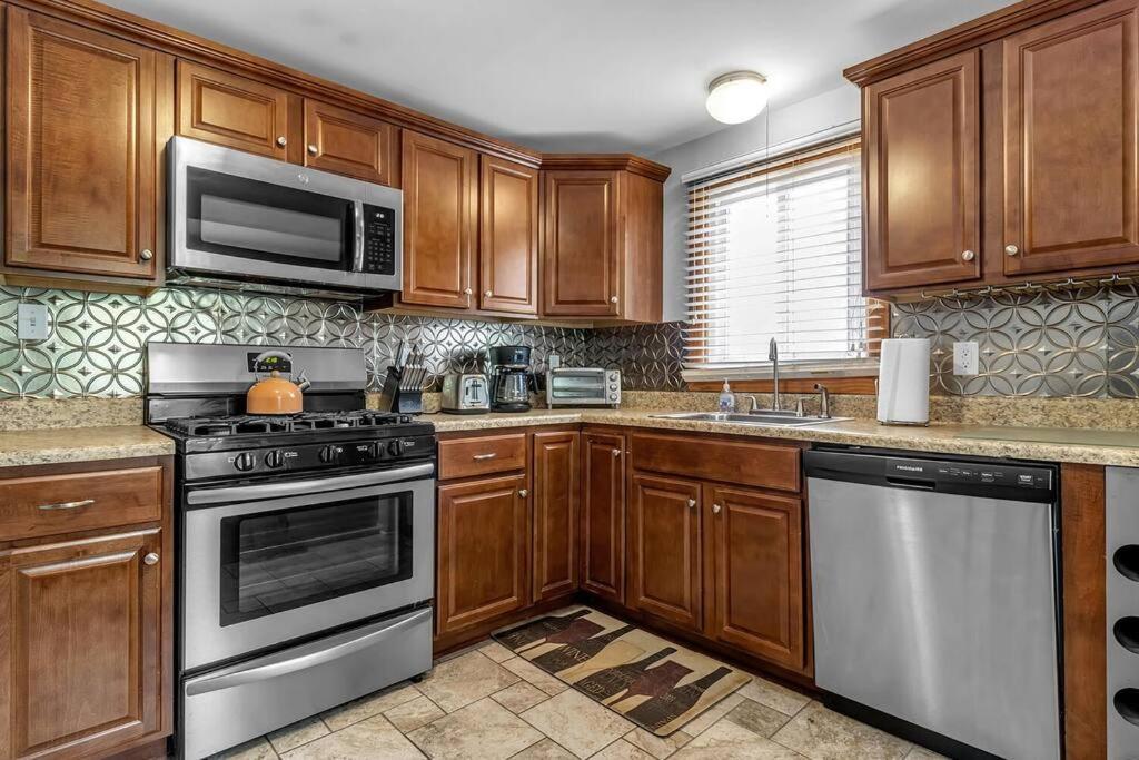 Gorgeous 2 Queen Bedroom Apartment In North Buffalo With 70 Inch Tv 外观 照片