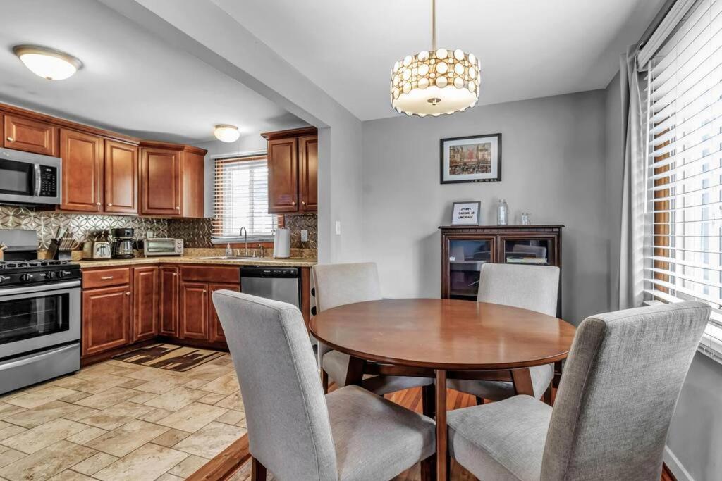 Gorgeous 2 Queen Bedroom Apartment In North Buffalo With 70 Inch Tv 外观 照片